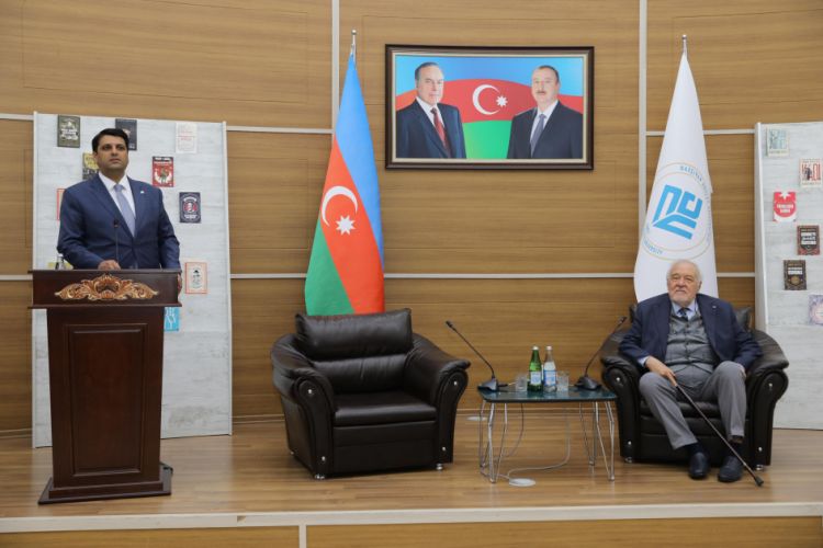Naxçıvanda İlber Ortaylının kitablarının “imza günü” keçirilib<font color=red> - FOTOLAR</font>