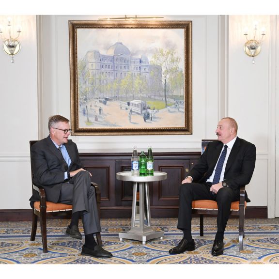 Prezident İlham Əliyev Nyu-Yorkda “Neuberger Berman” şirkətinin sədri və baş icraçı direktoru ilə görüşüb<font color=red> - FOTOLAR</font>