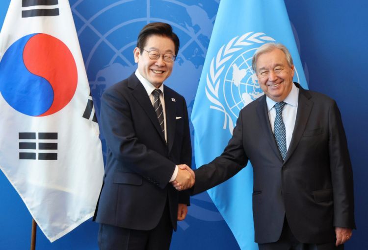 Cənubi Koreya Prezidenti Koreya yarımadasında yeni dialoq təşəbbüsü üçün BMT-dən dəstək istəyib
