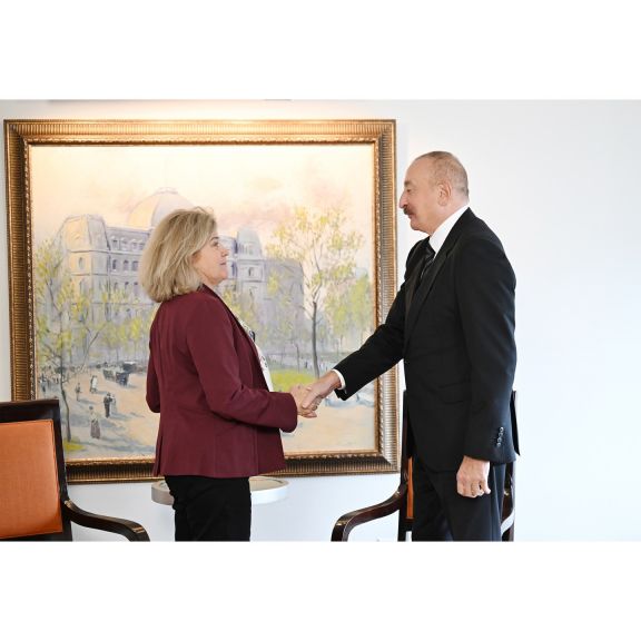 Azərbaycan Prezidenti İlham Əliyev Nyu-Yorkda “Franklin Templeton” şirkətinin baş icraçı direktoru və prezidenti ilə görüşüb<font color=red> - FOTOLAR</font>