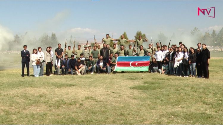 GƏNCLƏR HƏRBİ HİSSƏ İLƏ TANIŞ OLUBLAR<font color=red> - VİDEO</font>