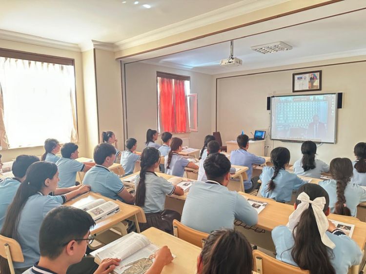 Naxçıvanda Anım Günü ilə bağlı ümumtəhsil məktəblərinin şagirdlərinə onlayn dərs keçilib<font color=red> - FOTOLAR</font>