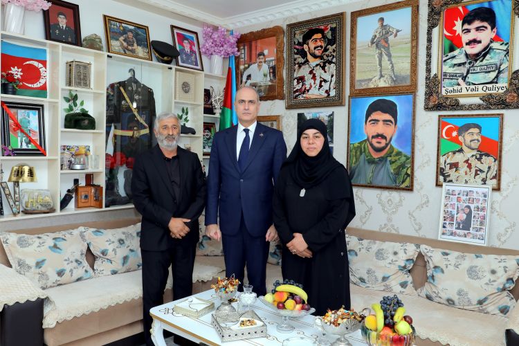 Ali Məclis sədrinin birinci müavini Bəxtiyar Məmmədov  şəhid ailələrini ziyarət edib<font color=red> - FOTOLAR</font>