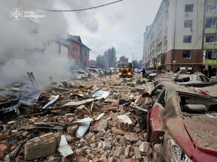 Kiyevə kütləvi hava hücumu olub, ölənlər və xəsarət alanlar var<font color=red> - FOTOLAR</font>