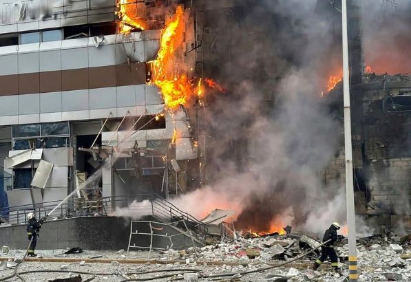 Rusiya Ukraynanın 17 yaşayış məntəqəsinə zərbə endirib, 50 nəfər xəsarət alıb