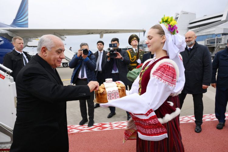 Baş nazir Əli Əsədov Minskə səfər edib<font color=red> - FOTOLAR</font>