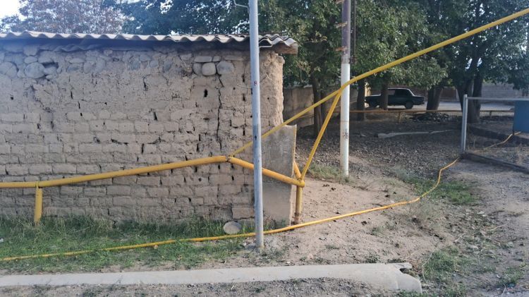 Naxçıvanda minik avtomobilinin qaz xəttinə çırpılması nəticəsində qaz xətti yararsız hala düşüb