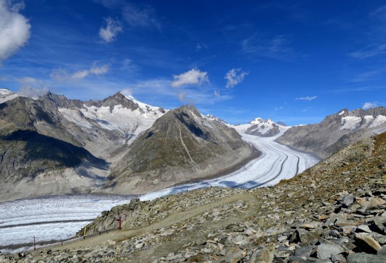 Qarın azalması və güclü istilərdən sonra İsveçrə buzlaqları birdən-birə əriyib