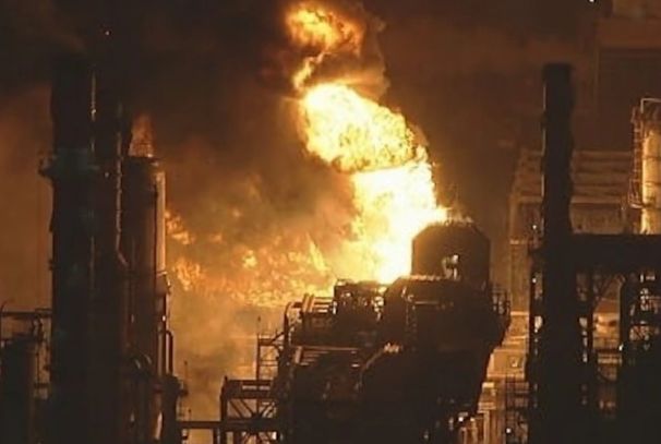 ABŞ-də neft emalı zavodunda baş verən yanğın məhdudlaşdırılıb
