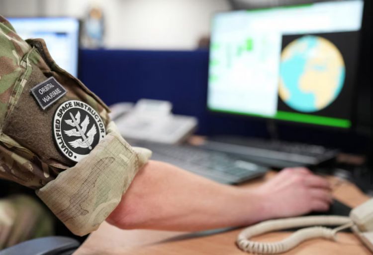 Böyük Britaniya artan kosmik təhdidlər fonunda peyk müdafiəsini gücləndirir