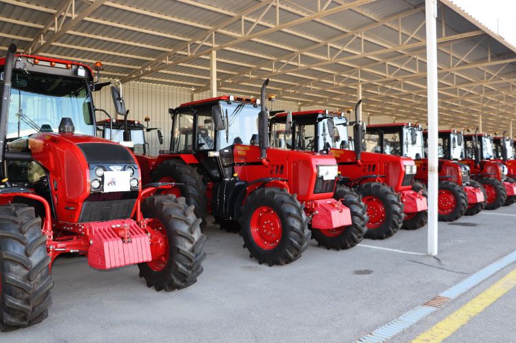 Naxçıvanda fermerlər 3 milyon manatlıq kənd təsərrüfatı texnikası ilə təmin olunub<font color=red> - FOTOLAR</font>