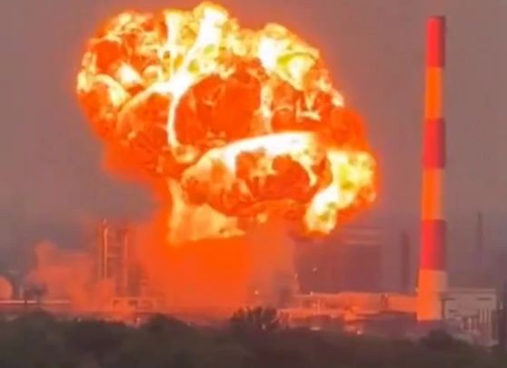 Ukrayna Rusiyanın neft emalı zavoduna zərbə endirib