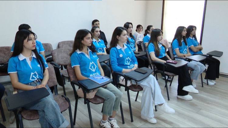 Naxçıvan televiziyasında media könüllüləri üçün təlim keçirilib<font color=red> - VİDEO</font>