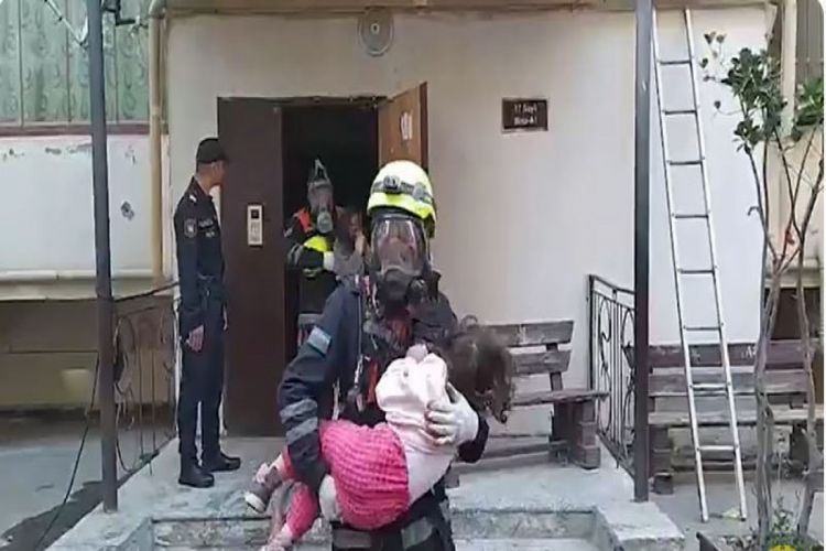 Xırdalanda “AAAF park” yaşayış kompleksində yanğın baş verib, 15 nəfər təxliyə olunub<font color=red> - VİDEO</font>