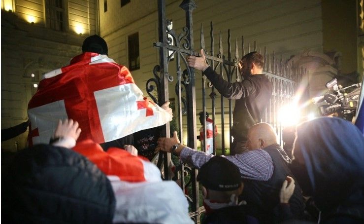 Tbilisidəki iğtişaşlar zamanı xəsarət alan polislərin sayı 32-yə çatıb 