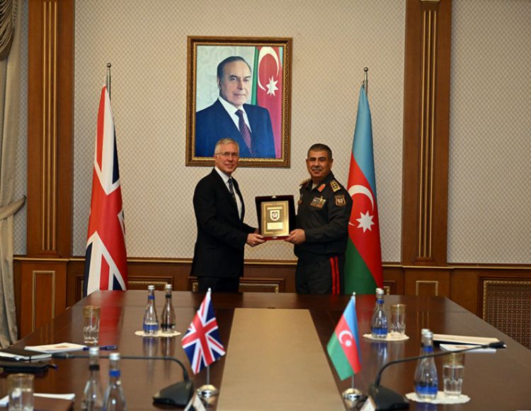 Azərbaycan ilə Böyük Britaniya arasında hərbi sahədə əməkdaşlığın inkişaf perspektivləri müzakirə olunub<font color=red> - FOTOLAR</font>