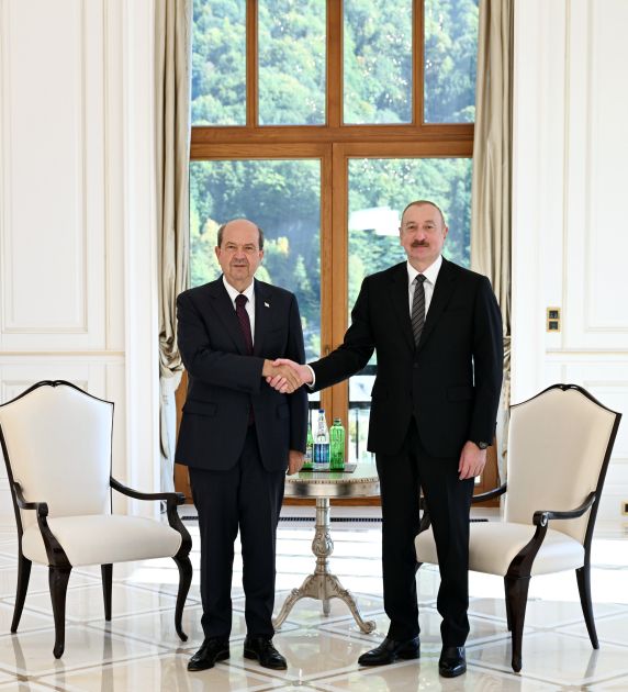 Azərbaycan Prezidenti İlham Əliyev Qəbələdə Şimali Kipr Türk Cümhuriyyətinin Prezidenti ilə görüşüb<font color=red> - FOTOLAR</font>