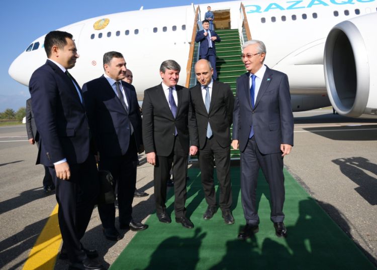 Qazaxıstan Prezidenti Kasım-Jomart Tokayev Azərbaycana səfərə gəlib