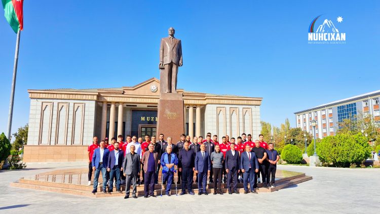 "Araz-Naxçıvan" Peşəkar Futbol Klubunun (PFK) heyəti Naxçıvan şəhər stadionunda azarkeşlərlə görüşür<font color='red'> - YENİLƏNƏCƏK</font><font color=red> - FOTOLAR</font>