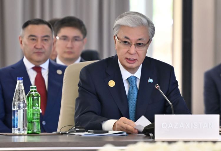 Tokayev Bəxtiyar Vahabzadənin sözlərindən sitat gətirib: “Türkün başqa türklə düşmənçilik etməyə haqqı yoxdur!”