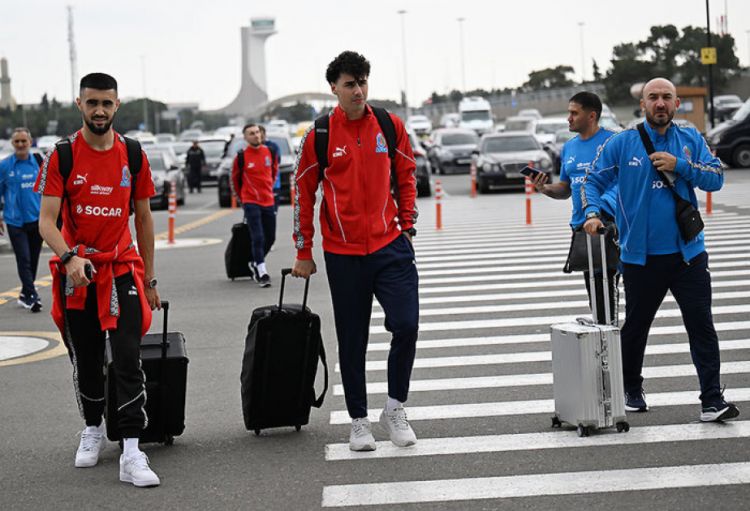 Azərbaycan millisi Fransa ilə oyun üçün Parisə yollanıb