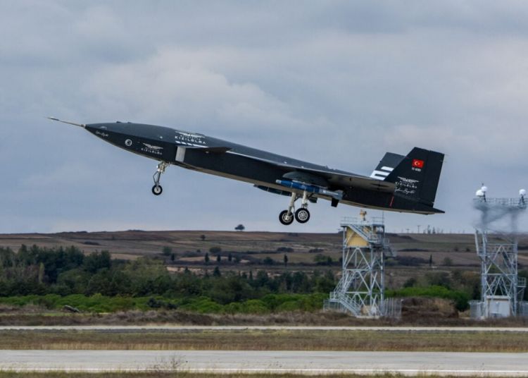 “Bayraktar KIZILELMA” ilk atışda hədəfi dəqiqliklə vurdu <font color=red> - FOTOLAR</font>