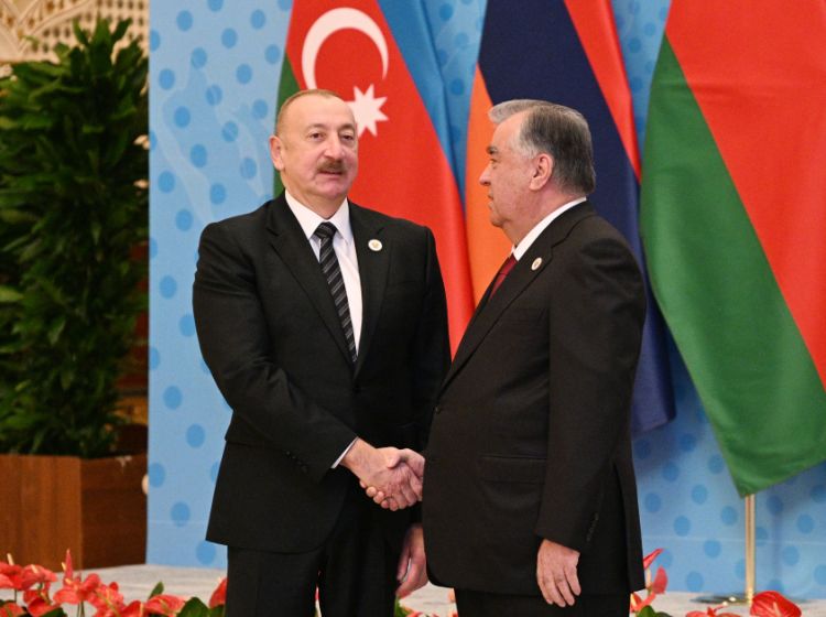 Prezident İlham Əliyev MDB Dövlət Başçıları Şurasının iclasında iştirak etmək üçün Düşənbədəki "Millət" sarayına gəlib<font color=red> - FOTOLAR</font>