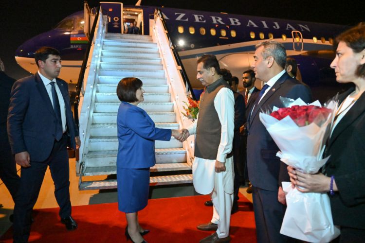 Milli Məclisin sədri Sahibə Qafarova Pakistan İslam Respublikasına işgüzar səfərə gedib<font color=red> - FOTOLAR</font>