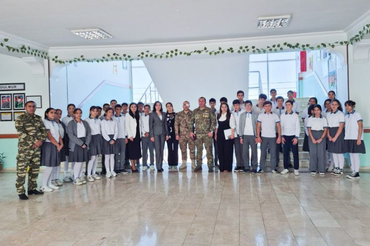 Naxçıvanda məktəblilər Zəfərin şahidləri ilə görüşüblər<font color=red> - VİDEO</font>