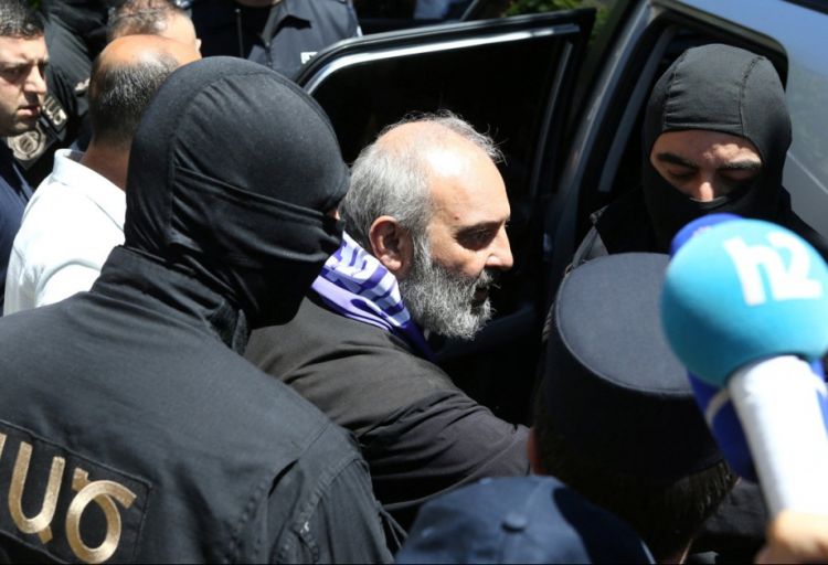 Ermənistanda din xadimlər saxlanılıb