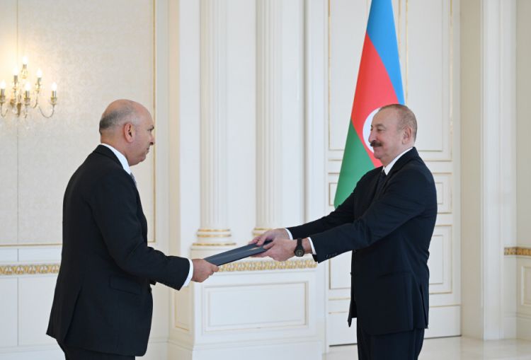 Prezident İlham Əliyev Misirin ölkəmizdə yeni təyin olunmuş səfirinin etimadnaməsini qəbul edib<font color=red> - FOTOLAR</font>