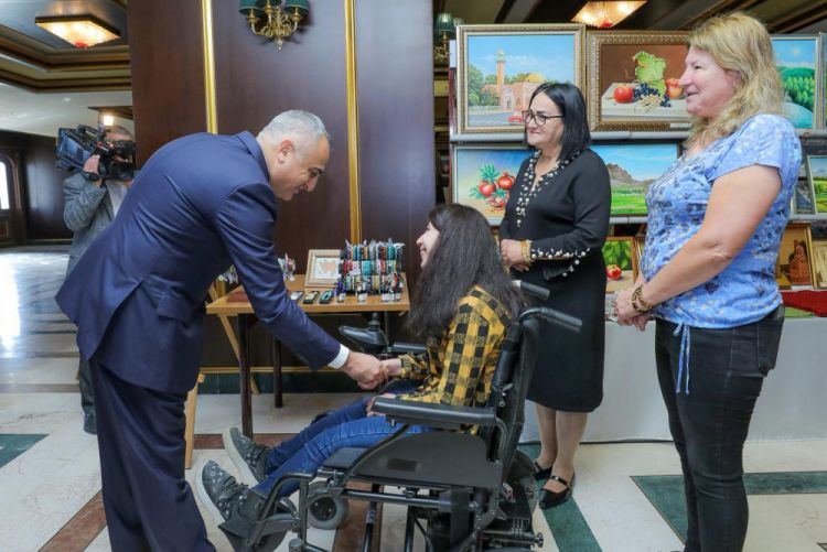 Naxçıvanda rəsm və əl işlərindən ibarət sərgi-satış yarmarkası keçirilir <font color=red> - FOTOLAR</font>