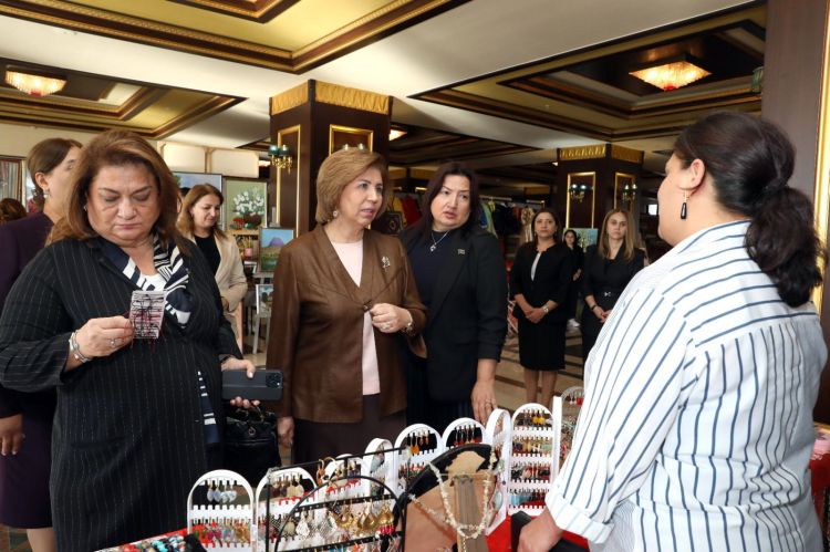 Bahar Muradova və Hicran Hüseynova Naxçıvanda sərgi-satış yarmarkası ilə tanış olublar<font color=red> - FOTOLAR</font>