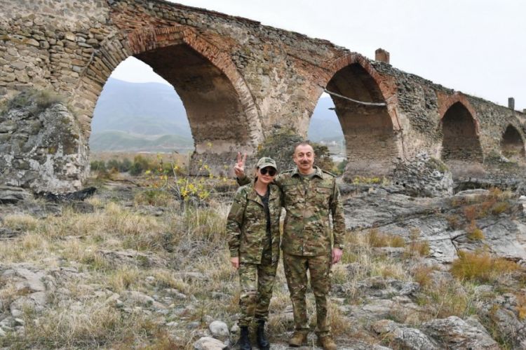 BİR KÖRPÜ, BİR BAYRAQ, BİR XALQ XUDAFƏRİNDƏ BİRLƏŞDİ<font color=red> - VİDEO</font>