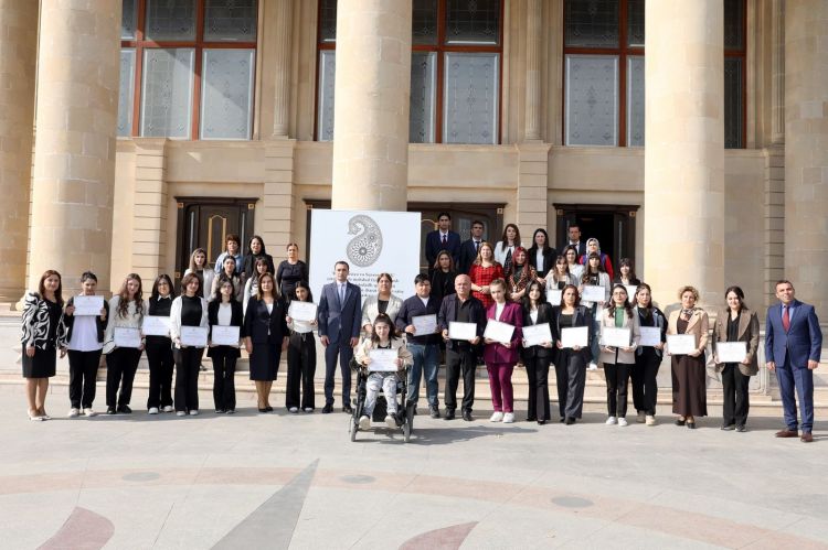 Naxçıvanda fiziki imkanları məhdud şəxslərin əl işlərinin sərgi-satış yarmarkası olub<font color=red> - FOTOLAR</font>