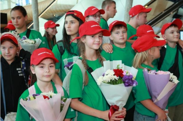 Ukraynadan daha 30 uşaq reabilitasiya üçün Azərbaycana gətirilib