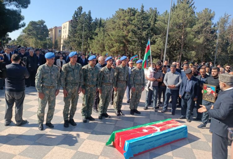 Birinci Qarabağ müharibəsinin itkin şəhidi Lətif Şahhüseynov Sumqayıtda torpağa tapşırılıb