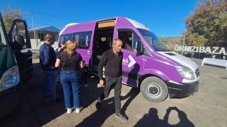 Növbəti köç karvanı Qırımızı Bazar qəsəbəsi və Sos kəndinə çatıb<font color=red> - FOTOLAR</font>