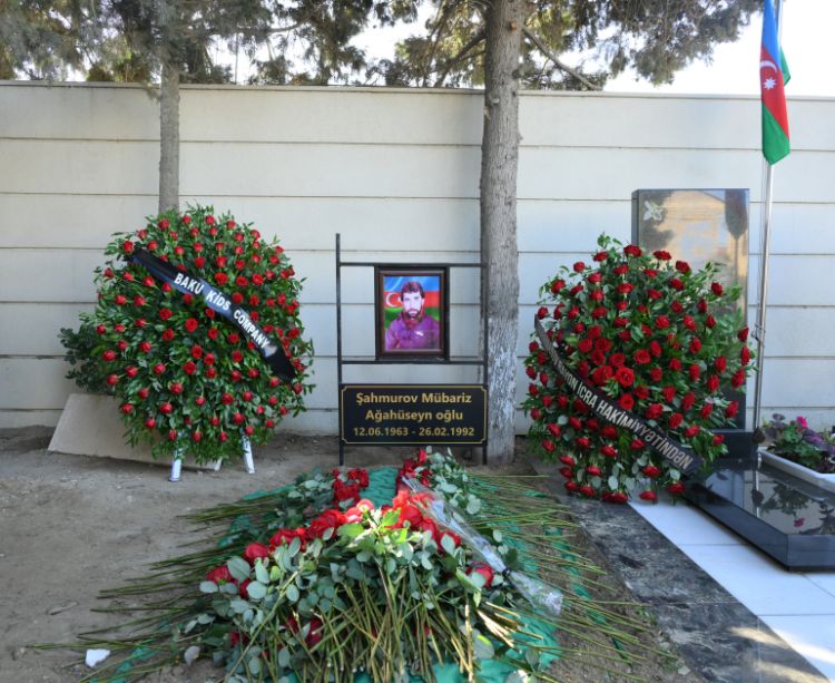 Birinci Qarabağ müharibəsinin itkin şəhidi Mübariz Şahmurov Nizami rayonunda dəfn olunub<font color=red> - VİDEO</font>