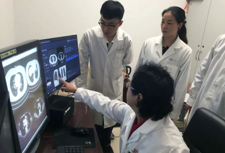 Çin səhiyyə sahəsində süni intellektdən istifadəni genişləndirir