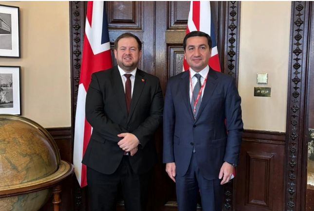 Hikmət Hacıyev Böyük Britaniyanın dövlət naziri ilə görüşüb<font color=red> - FOTOLAR</font>