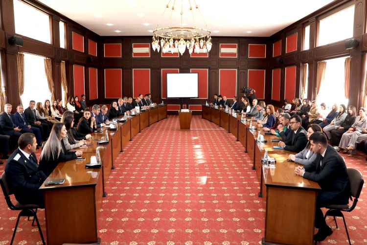 Naxçıvanda fəaliyyət göstərən bir sıra dövlət orqanlarının (qurumlarının) mətbuat xidmətlərinin nümayəndələri üçün təlim keçilib<font color=red> - FOTOLAR</font>