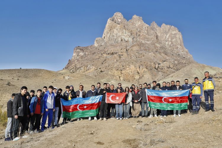Naxçıvanda Zəfər Günü münasibətilə Hacadağa zirvə yürüşü təşkil olunub<font color=red> - FOTOLAR</font>
