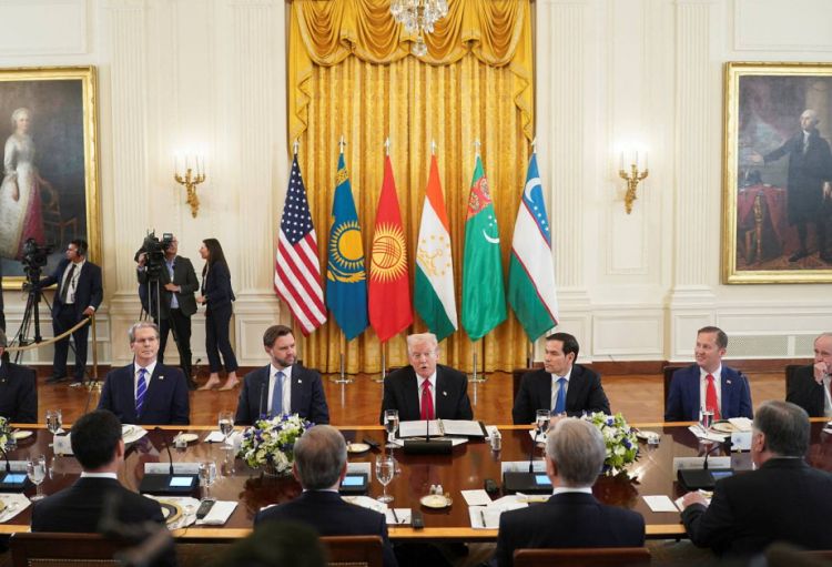 Donald Tramp Mərkəzi Asiya regionunun beş ölkəsinin prezidenti ilə görüşüb