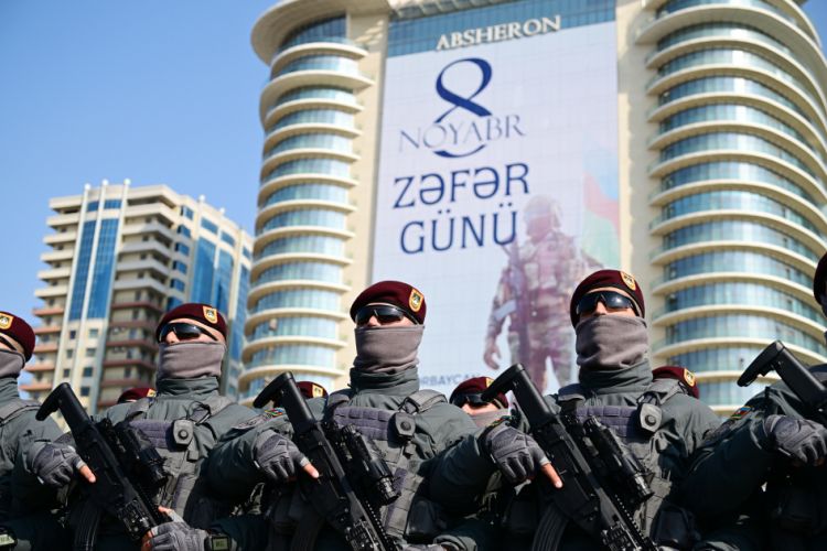 Bakıda Vətən müharibəsində Qələbənin beşinci ildönümünə həsr olunmuş Hərbi parad keçirilir <font color='red'> - YENİLƏNİB 3</font><font color=red> - FOTOLAR</font>