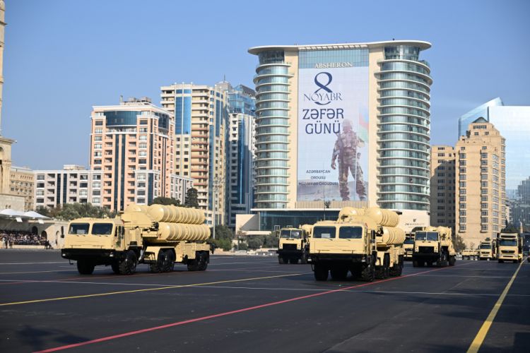 Zəfərin 5 illiyinə həsr olunan hərbi paradda 5 mindən çox şəxsi heyət iştirak edib