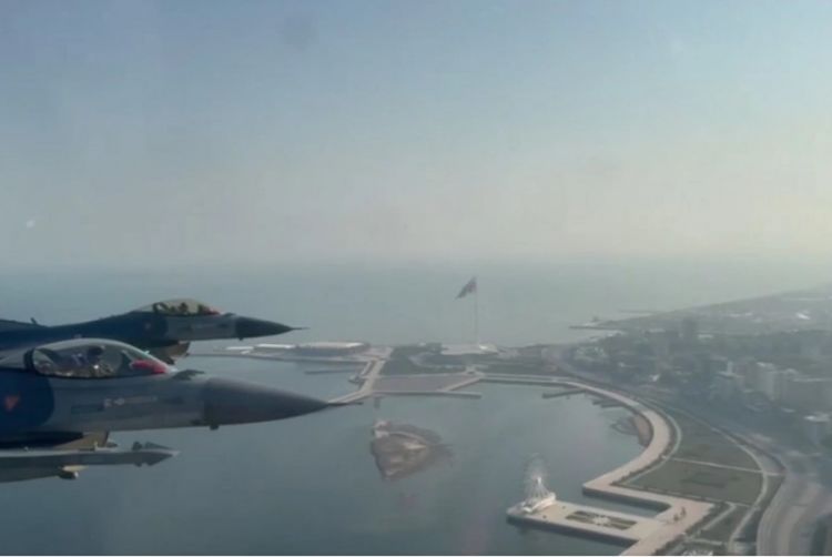 Türkiyə MN Bakıda hərbi paradda F-16-dan çəkilmiş videogörüntülərı yayıb