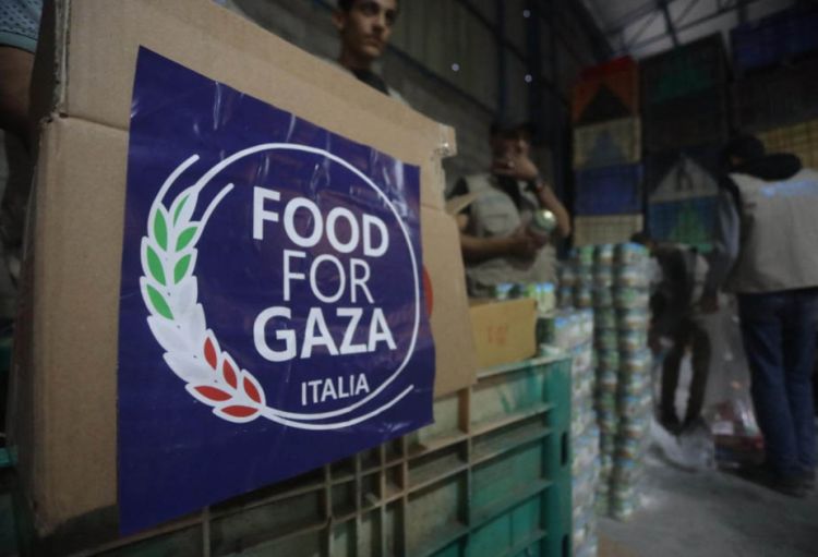 İtaliya Qəzzaya humanitar yardım göndərib