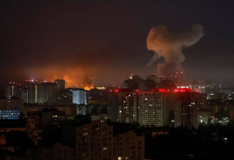 Kiyev raket və dronlarla vurulur, dağıntılar var