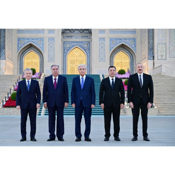 Prezident İlham Əliyev Daşkənddə İslam Sivilizasiyası Mərkəzi ilə tanış olub<font color=red> - FOTOLAR</font>